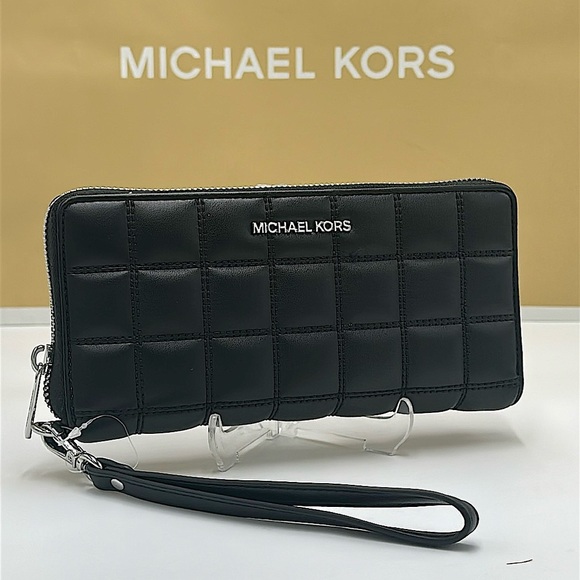 Michael Kors Handbags - MICHAEL KORS Continental Wristlet Phone Case Wallet Black
NWT